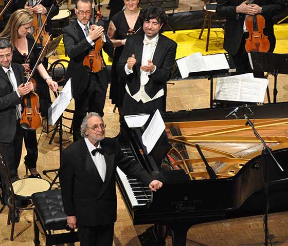 Concerto per Pianoforte e Orchestra. Luis Bacalov